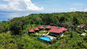 an aerial view of a resort with a swimming pool at Sunset Hill Lembongan in Nusa Lembongan