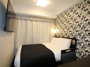 Postel nebo postele na pokoji v ubytování APA Hotel Toyama Ekimae