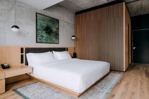 Łóżko lub łóżka w pokoju w obiekcie GuestHouse Gunung Sari