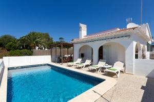 Der Swimmingpool an oder in der Nähe von Villa Serena by Mauter Villas