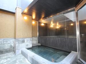 Bazén v ubytování APA Hotel Toyama Ekimae nebo v jeho okolí
