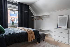 a bedroom with a bed and a window at Guestly Homes - 2BR Central Charm in Boden