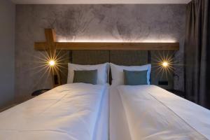 Postel nebo postele na pokoji v ubytování Hotel Adler