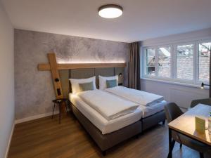 Postel nebo postele na pokoji v ubytování Hotel Adler