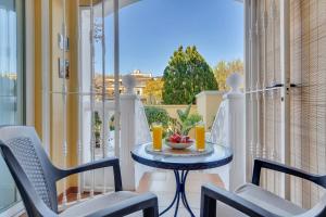 a table on a balcony with chairs and a bowl of fruit at Casita Bonita - with private garden near beach in Jávea in Jávea