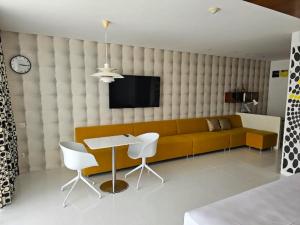 A television and/or entertainment centre at Chill Hotel Seminyak