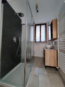Ένα μπάνιο στο Ca' Sunin Bellagio - mountains view apartment