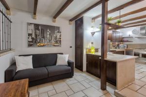 a living room with a couch and a kitchen at Due Passi Dal Borgo Antico in Bari