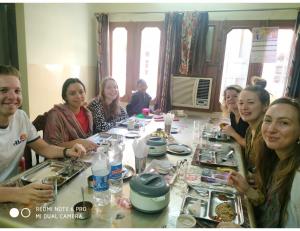 A restaurant or other place to eat at "Boby Homestay", Boby Mansion, Jaipur