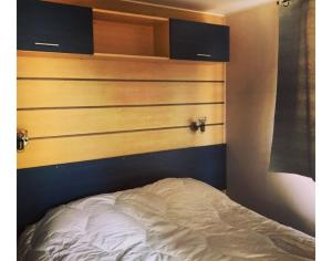Postel nebo postele na pokoji v ubytování MOBILE HOME OLIVIER