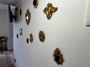 a wall with gold and black decorations on it at L'Intemporel in Saint-Cyr-sur-Mer