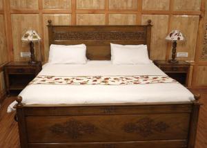 Voodi või voodid majutusasutuse Jewel Of Kashmir House Boat toas
