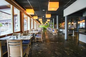 Belambra Clubs Praz-sur-Arly - L'Alisier 레스토랑 또는 맛집