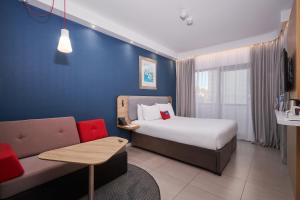 Postel nebo postele na pokoji v ubytování Holiday Inn Express - Malta by IHG