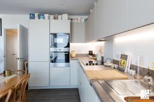 Kuchyň nebo kuchyňský kout v ubytování 2-Bed & 2 Bathroom, balcony & parking - Close to Dagenham East & Romford station