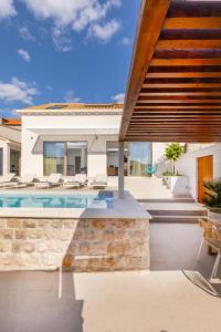 een afbeelding van een huis met een zwembad bij Brand New Villa Carmelita Exclusive with free Smart Car in Dubrovnik