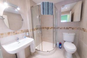 Ένα μπάνιο στο Plas Hafan Apartment 2 Aberystwyth +12 φωτογραφίες