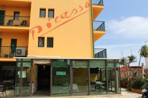 Hotel Picasso, Torroella de Montgrí – Updated 2022 Prices