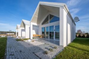 a modern house with a view of the ocean at SunHouses in Darłowo