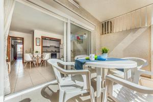 a dining room and living room with a table and chairs at Apartamentos Varadero Arysal in Salou