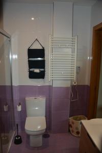 Ένα μπάνιο στο Apartamento lagartiño