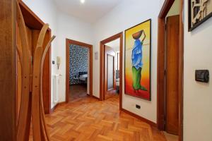 a hallway with a painting on the wall at 4BNB - Donatello Apartment in Rome