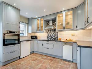 Η κουζίνα ή μικρή κουζίνα στο 2 Bed in Mickleton 93980