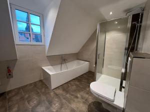 Koupelna v ubytování Zentrale Wohnung in Prüm für Traum-Urlaub + 11 fotografií