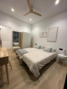 Postel nebo postele na pokoji v ubytování VILLA SARAH Barrosa Playa + 32 fotografií