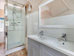 a bathroom with a sink and a shower at 2 Bed in Mablethorpe 94226 in Great Carlton