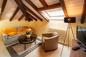 TV a/nebo společenská místnost v ubytování Locanda Villa d' Epoca
