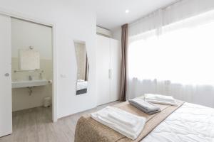A bed or beds in a room at 247 Luxury Rooms Trastevere