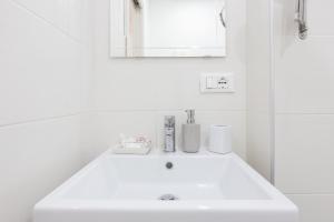 A bathroom at 247 Luxury Rooms Trastevere