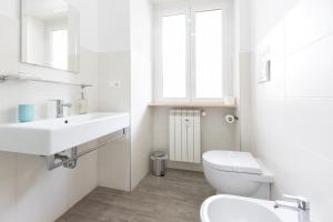 A bathroom at 247 Luxury Rooms Trastevere