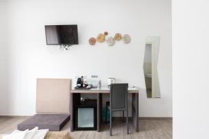 A television and/or entertainment centre at 247 Luxury Rooms Trastevere