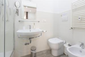 A bathroom at 247 Luxury Rooms Trastevere