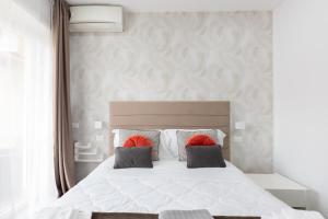 A bed or beds in a room at 247 Luxury Rooms Trastevere
