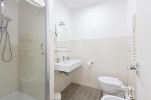 A bathroom at 247 Luxury Rooms Trastevere