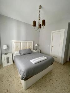 Łóżko lub łóżka w pokoju w obiekcie Piso AZORES-FIBES