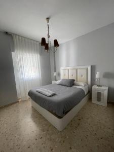 Łóżko lub łóżka w pokoju w obiekcie Piso AZORES-FIBES