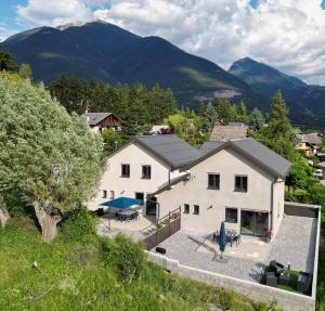 En generel udsigt til bjerge eller udsigt til bjerge taget fra feriehuset