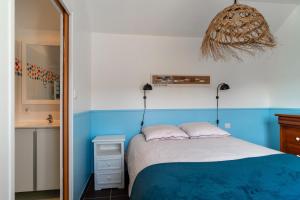 Ліжко або ліжка в номері Killiouarn - Charmante maison à 15min des plages