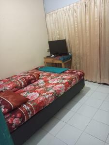 เตียงในห้องที่ Hotel Kalingga 2