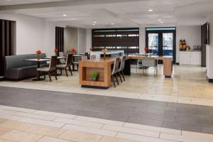 a dining room with tables and chairs in a building at La Quinta Inn & Suites by Wyndham Mooresville in Mooresville