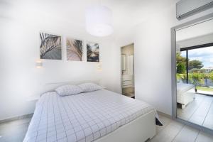 En eller flere senge i et værelse på Villa Simon + 20 billeder