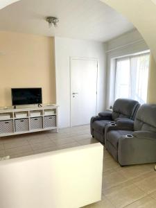 Зона вітальні в Studio with furnished terrace and wifi at Charleroi