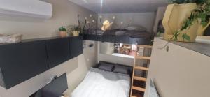 a small room with a bed in the corner at Le Perchoir de Cassis Cocoon in Cassis