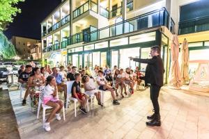 a man standing in front of a crowd of people at Hotel Gadames in Cervia