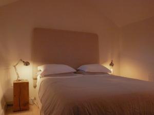 a bedroom with a large bed with white sheets and pillows at 1 Bed in Ullswater 94069 in Watermillock