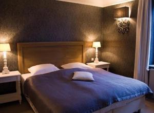 Säng eller sängar i ett rum på Schloss Krugsdorf Golf & Hotel